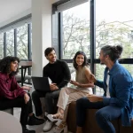 Bicara Seperlunya, Berdampak Luar Biasa: Seni Membangun Relasi Bermakna